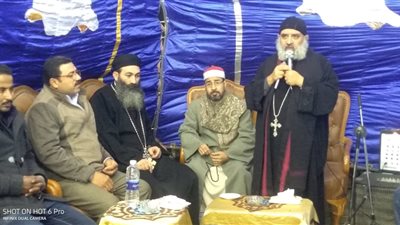 شاهد شيخ يتلو القرآن في عزاء “نشأت” المسيحي المقتول دفاعًا عن زوجته في الخصوص (صور وفيديو)