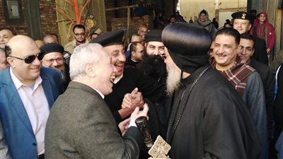 محافظ الأقصر يزور مطرانية مارجرجس لتهنئة الأقباط بعيد الميلاد المجيد (صور)