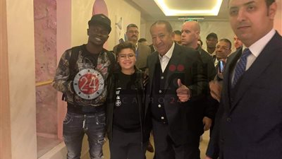 حفل الأفضل في إفريقيا.. ساديو ماني يصل فندق الإقامة بسهل حشيش (صور)