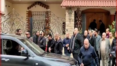 الصدمة منعته من التحدث.. أول ظهور للفنان إيهاب توفيق بعد وفاة والده (فيديو)