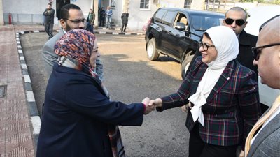 وزيرة الصحة توجه بمراحل علاج مميكنة لمرضى الإدمان خلال زيارتها لأحد المستشفيات