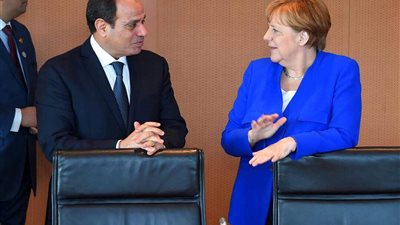 السيسي وميركل يتفقان على صياغة حل سياسي في ليبيا يتناول الجوانب الاقتصادية والعسكرية