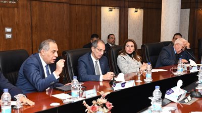 رسميًا.. وزارة التخطيط تُسلم “الاتصالات” مشروعات التحول الرقمي وميكنة الخدمات الحكومية