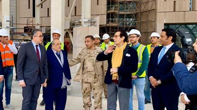 زاهي حواس وفاروق حسني في زيارة للمتحف المصري الكبير بدعوة من وزير الآثار (صور)