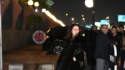 وفاء عامر: لا بد من وقوف الفنانين مع بعضهم البعض بالمواقف الصعبة(فيديو)