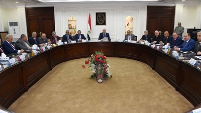 وزير الإسكان يشدد على الالتزام بجودة مياه الشرب ورفع نسب تحصيل الفواتير