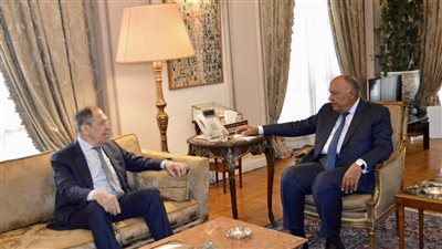 وزير الخارجية يستقبل نظيره الروسي بمقر الوزارة في القاهرة