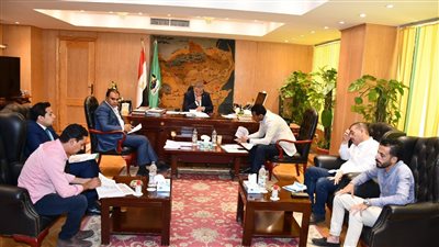 محافظ الفيوم يُوجه بسرعة الانتهاء من رصف الشوارع الحيوية بالمحافظة