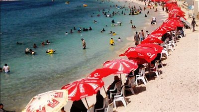 الأرصاد تحذر المصطافين في مطروح والعلمين: غدًا الأمواج مرتفعة.. لا تتعمقوا داخل البحر 