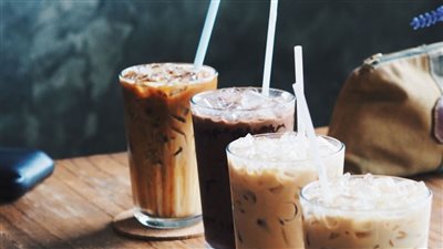 في 4 دقائق.. طريقة عمل الآيس كوفي بالثلج في البيت