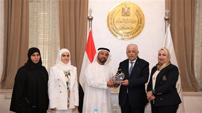 لتطوير مناهج الحضانات.. التعليم تناقش مع مجلس الشارقة آليات التعاون بين الجانبين