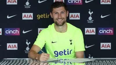 رسميًا.. توتنهام يعلن تجديد عقد بن ديفيز حتى 2025