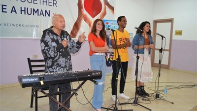 هاني شنودة يرسم السعادة على وجوه كبار السن والأيتام بمشاركة صندوق التنمية الثقافية