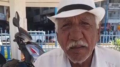 نور الشريف أبرز زبائنه.. أقدم مصور مشاهير على شواطئ الإسكندرية: الموبيلات عطلت شغلنا | بث مباشر