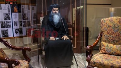 تماثيل الشخصيات القبطية بالواقعية المفرطة في متحف الكاتدرائية الكبرى