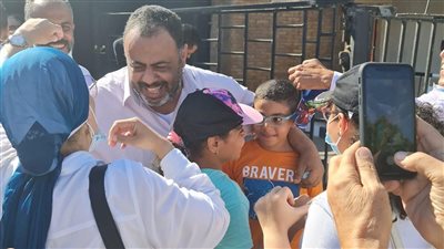 أول صورة للمحامي محمد رمضان بعد الإفراج عنه