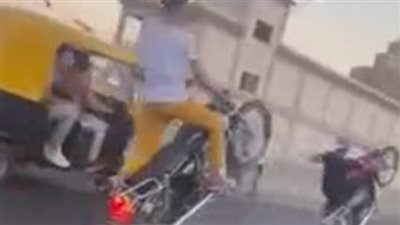 عرضا حياتهما وحياة الآخرين للخطر.. القبض على شابين لقيادتهما دراجات نارية برعونة في الإسكندرية | فيديو