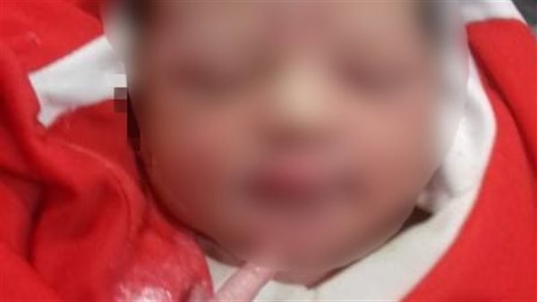 الطفلة حديثة الولادة