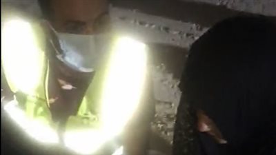 متزوجة ولديها أبناء.. سيدة مشردة بشوارع المنصورة: ما فيش حد عاوزني في الدنيا | بث مباشر 