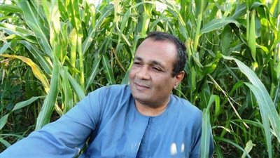 بعد حذف يوتيوب أغنية للي.. أول تعليق للشاعر عادل صابر مُتهِم أكرم حسني بالسرقة 