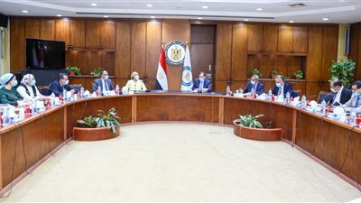 وزيرا البترول والبيئة يبحثان تنظيم فعاليات لخفض الكربون بالصناعة البترولية في مؤتمر المناخ | صور 