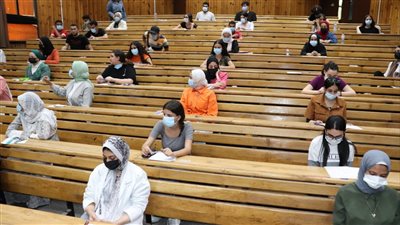 جامعة القاهرة تستقبل طلاب الثانوية العامة المتقدمين لاختبارات القدرات بكليات الإعلام والتمريض والتربية النوعية