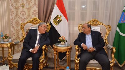 وزير التنمية المحلية يتفقد إدارة نظم المعلومات ووحدة المتغيرات المكانية بديوان عام المنيا