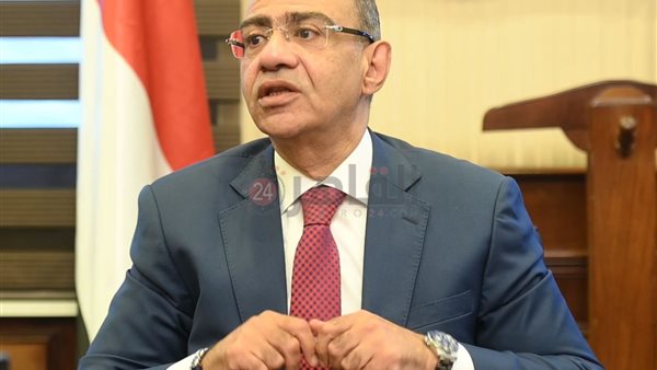 الدكتور حسام حسني،