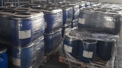 التحفظ على 2.5 طن غراء في مخزن صناعات غذائية بالعاشر من رمضان