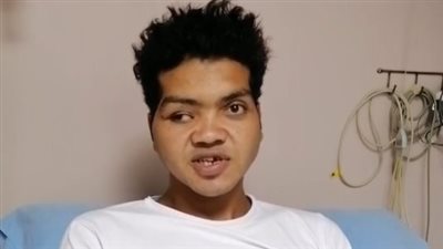 بعد استجابة السيسي لعلاجه.. طالب الشرقية عقب نقله إلى مستشفى الزقازيق الجامعي: بشكر الرئيس | بث مباشر 