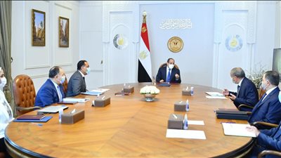 السيسي يطلع على مستجدات مشروعات الربط الكهربائي مع السعودية واليونان وقبرص