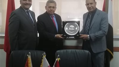 الجامعة المصرية الصينية توقع اتفاقيتي تعاون مع مجموعة صيدليات العزبي والقاهرة لتدريب طلاب كلية الصيدلة