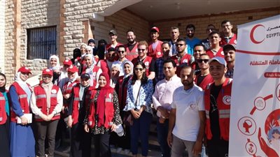 الهلال الأحمر يرسل قوافل طبية لأهالي شمال سيناء ويصرف العلاج مجانًا | صور 