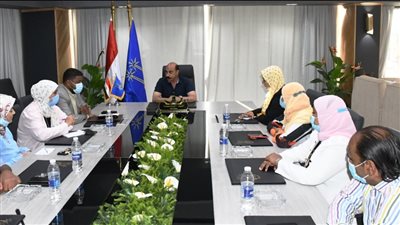 محافظ أسوان يهنئ نقابة العاملين بالديوان العام لفوزهم بالانتخابات النقابية