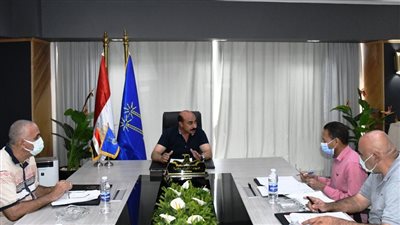 محافظ أسوان يوجه بسرعة إرسال كشوف إحلال 156 مسكن بـ 5 قرى بنصر النوبة