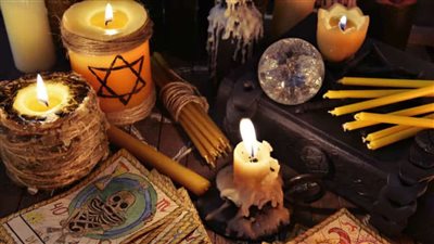 في محطة مصر.. فتاة تتعرض للضرب والتعذيب على يد مشعوذين بحجة استخراج الجِن: كتفوني وسكبوا عليا مسحوق أحمر