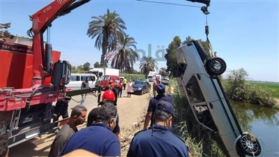 الصور الأولى لحادث مصرع زوجة وإصابة زوجها في سقوط سيارتهما داخل مصرف بطنطا