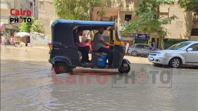غرق شارع عمرو بن العاص بفيصل بسبب كسر في ماسورة مياه | صور 