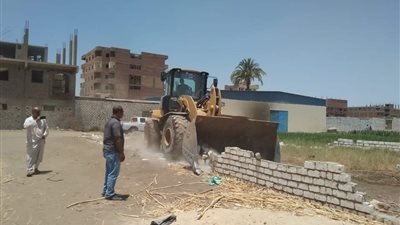 إزالة 10 حالات تعدٍ على الأراضي الزراعية في قنا