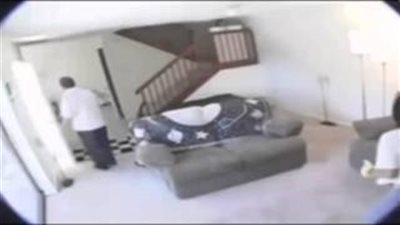 نسي ملابسه الداخلية.. عامل يتهم زوجته بالزنا وكاميرا المراقبة تكشف المتهم بالمرج