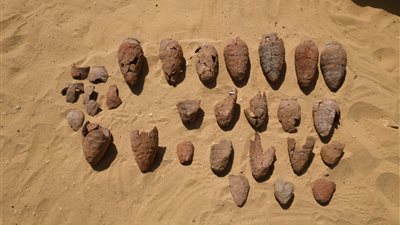 الآثار تعلن الكشف عن بقايا مبنى لأحد معابد الشمس الأربعة المفقودة بأبو صير | صور