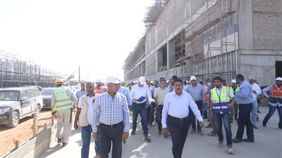 وزير النقل: التفاوض مع سيمنز لبدء توريد أول قطار سريع العام الحالي 