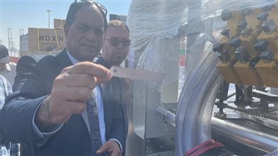 إحباط محاولة تهريب أسلحة وأفرولات تشبه ملابس القوات المسلحة بجمارك السخنة