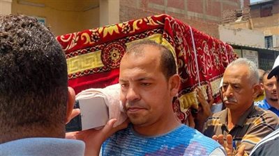 المئات يؤدون صلاة الجنازة على والدة محمد حمص بالإسماعيلية