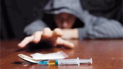 الإفتاء توضح الواجب فعلُه حال اكتشاف الأسرة إدمان أحد أبنائها