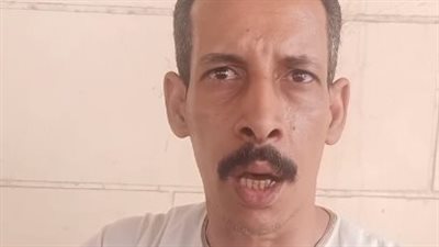 سيدتان و6 أشخاص يعتدون على شاب بمقابر التبين.. ووالده: قطعوا إيده وكانوا عاوزين يدفنوه بالحياة | بث مباشر