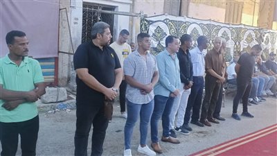 محمد حمص يتلقى واجب العزاء في وفاة والدته بمسقط رأسه بالإسماعيلية