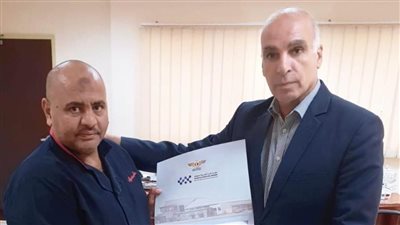 تكريم عامل بمطار شرم الشيخ أعاد حقيبة بها مبلغ مالي لصاحبها