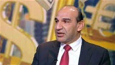 تاجر سيارات: بنبيع عربية واحدة في الشهر.. والمعارض بتخسر