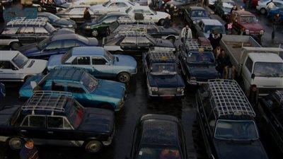 فرحة لأهالي الأقصر.. الإحلال: استلام أول دفعة من السيارات القديمة في ساحة التخريد